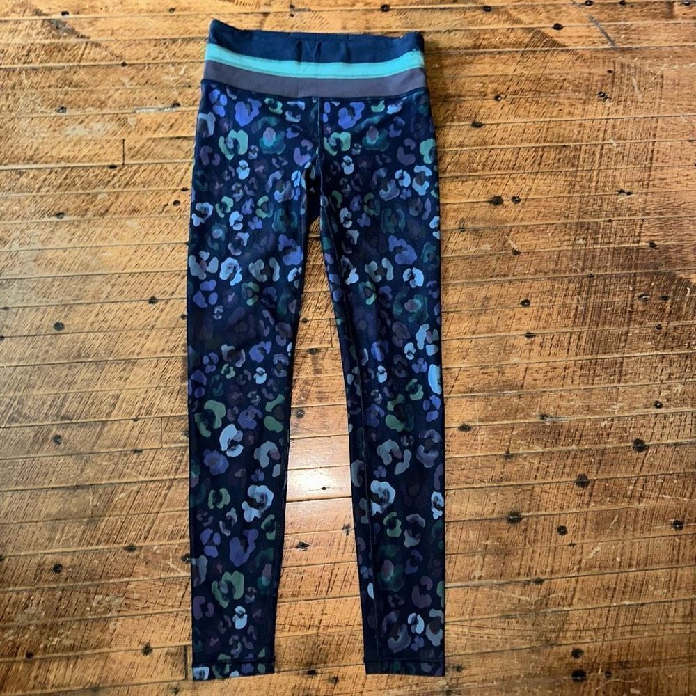Athleta Elation 7/8 tight XS Athleisure workout leggings
